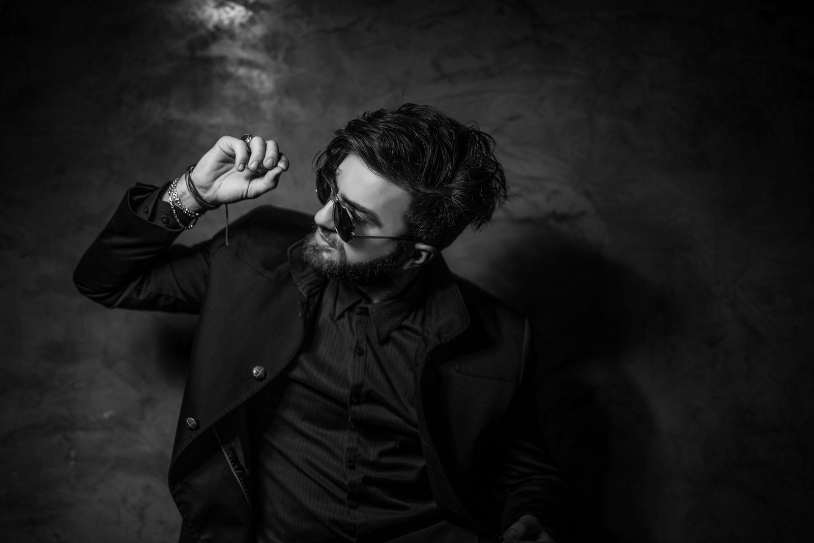 The Ultimate Guide on How to Style Oversized Shirts for Men