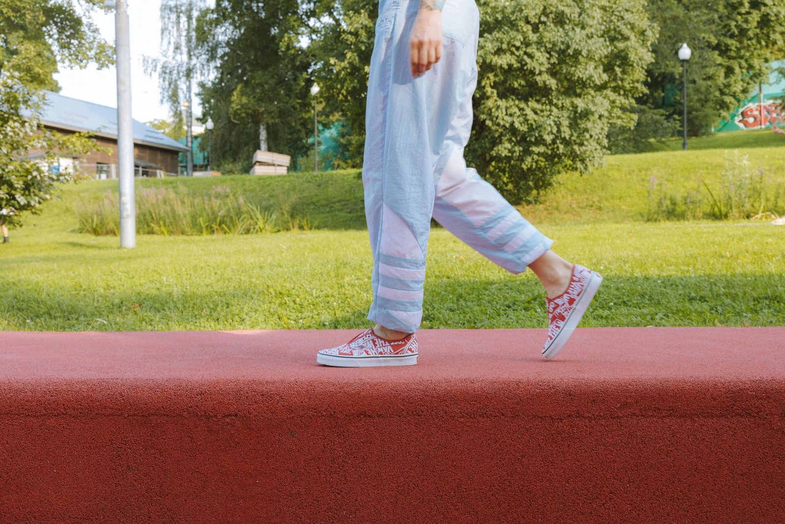 How to Style Wide-Leg Pants for Petite Women: The Ultimate Guide